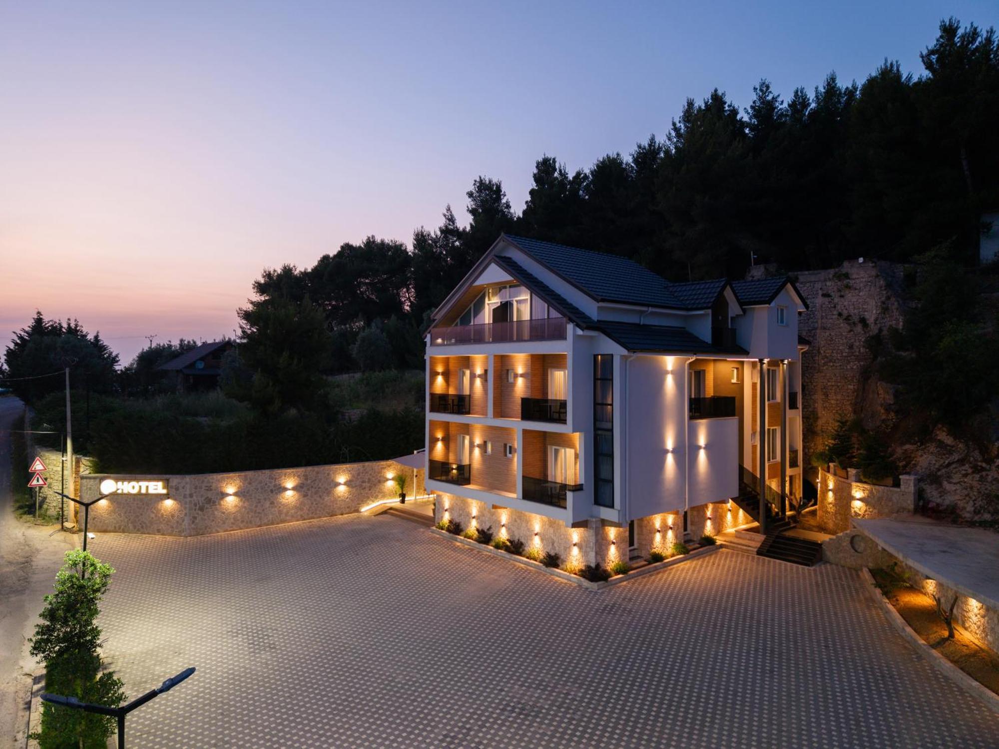 Forest Park - Nature And Calm At Kruja's Gate Hotel 4*